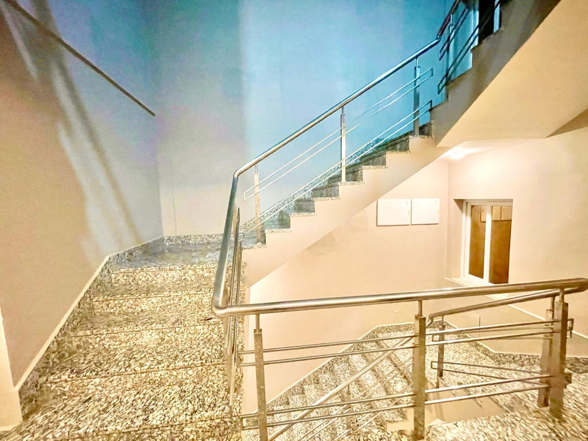 Hotel Rb International ! Puri Near-Sea-Beach-And-Temple Fully-Air-Conditioned-Hotel With-Lift-And-Card Payment Accepted-Parking-Facility, Best Hotel In Puri Dış mekan fotoğraf